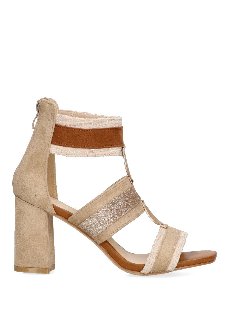 SANDALIA TALON CERRADO ABOTINADA TACON ANCHO FAMARA EN COLOR BEIGE PARA MUJER