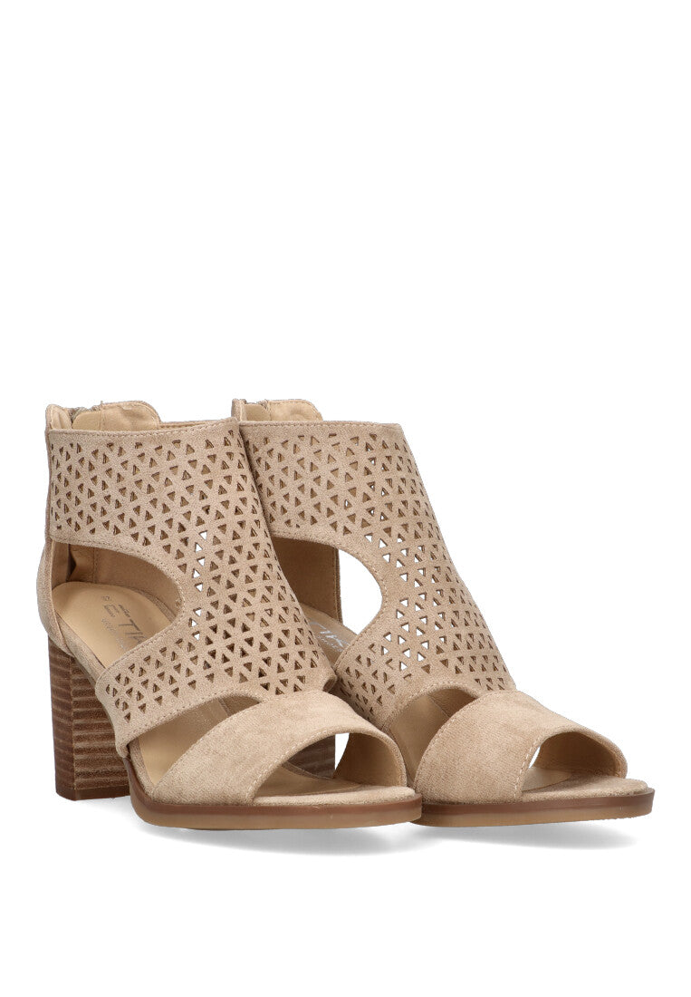 SANDALIA BOTIN TALON CERRADO CALADO TACON ANCHO AGUADULCE 01 EN TAUPE PARA MUJER