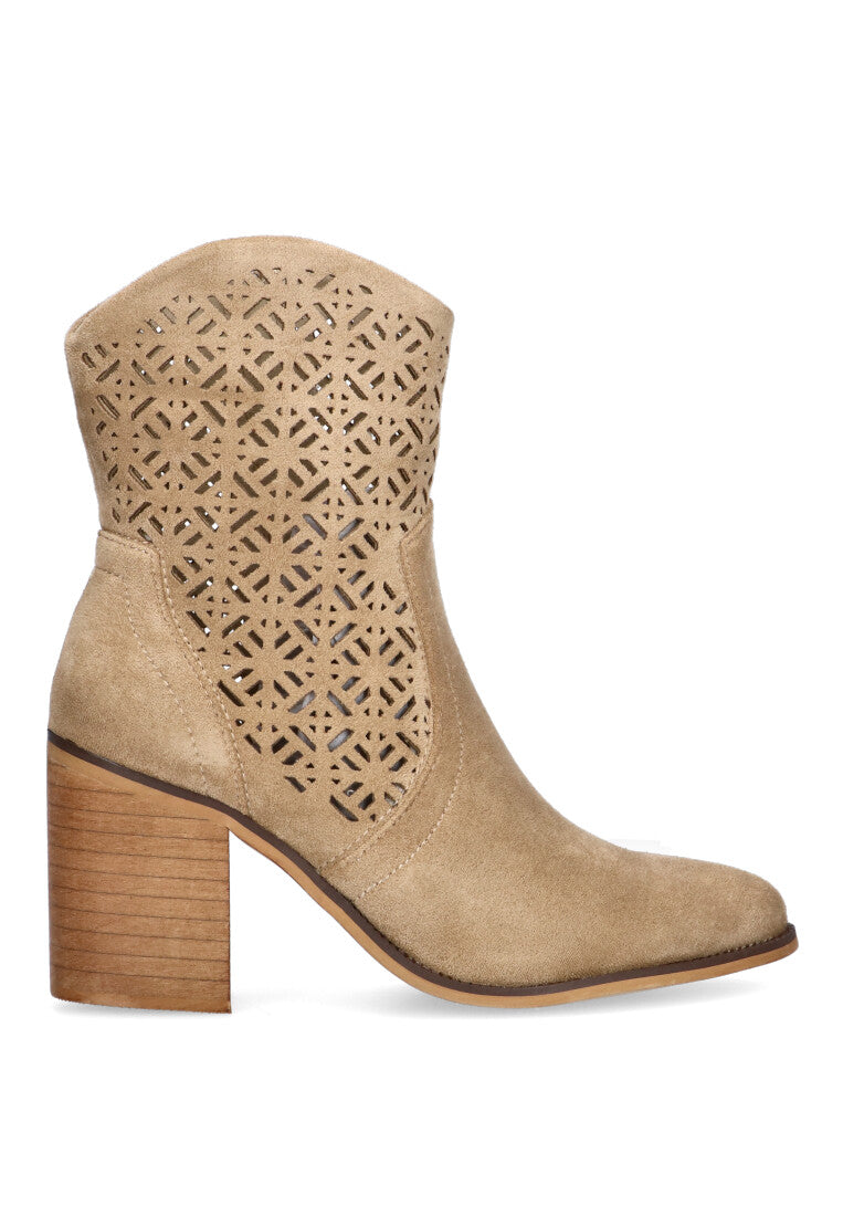 BOTIN CAMPERO CALADO TACON ANCHO MEDIO HODDEVIK 01 EN CAMEL PARA MUJER