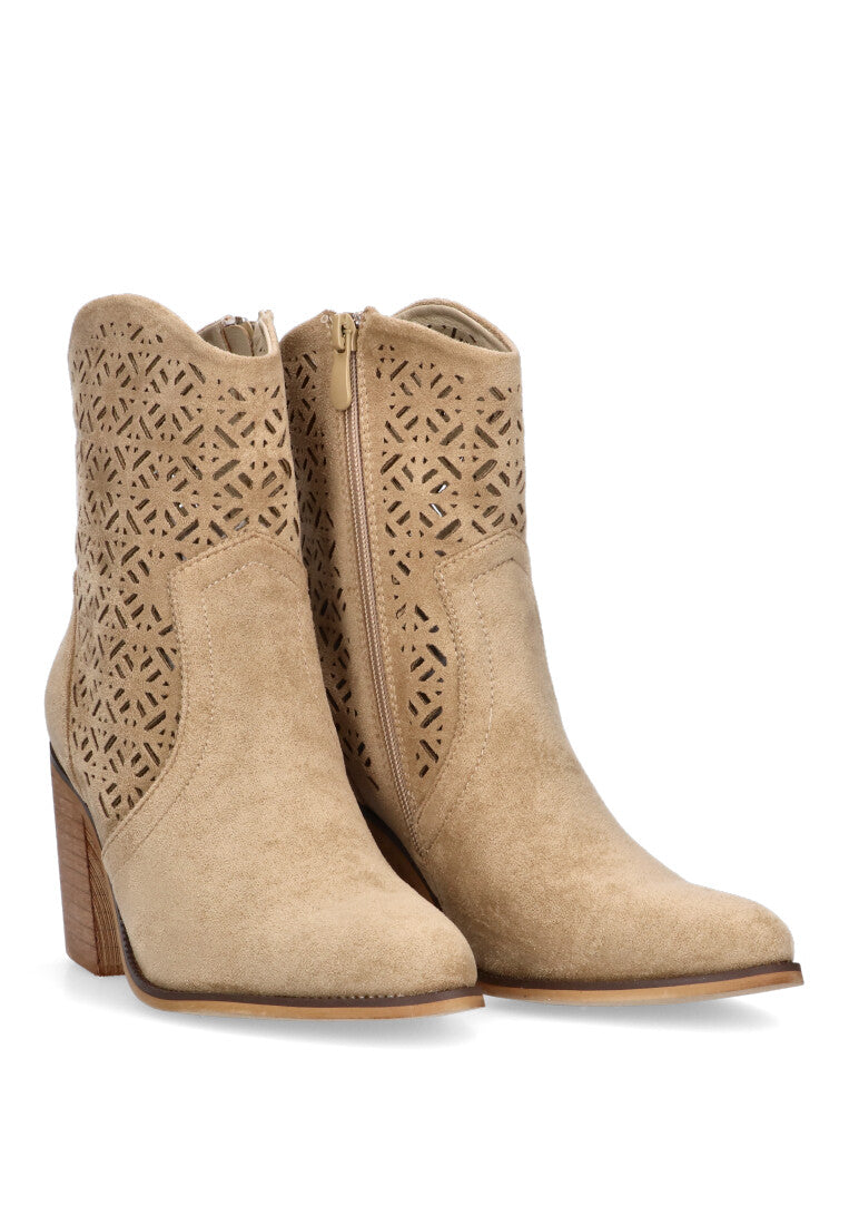 BOTIN CAMPERO CALADO TACON ANCHO MEDIO HODDEVIK 01 EN CAMEL PARA MUJER