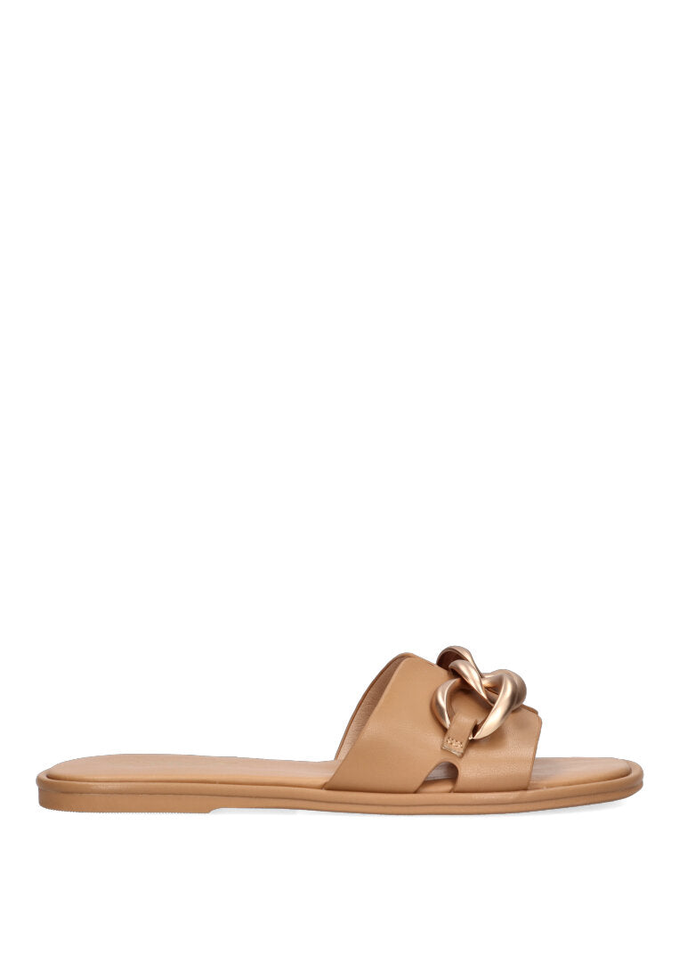 SANDALIA DETALLE CADENA ETIKA ARENISCO 10025 MUJER CAMEL