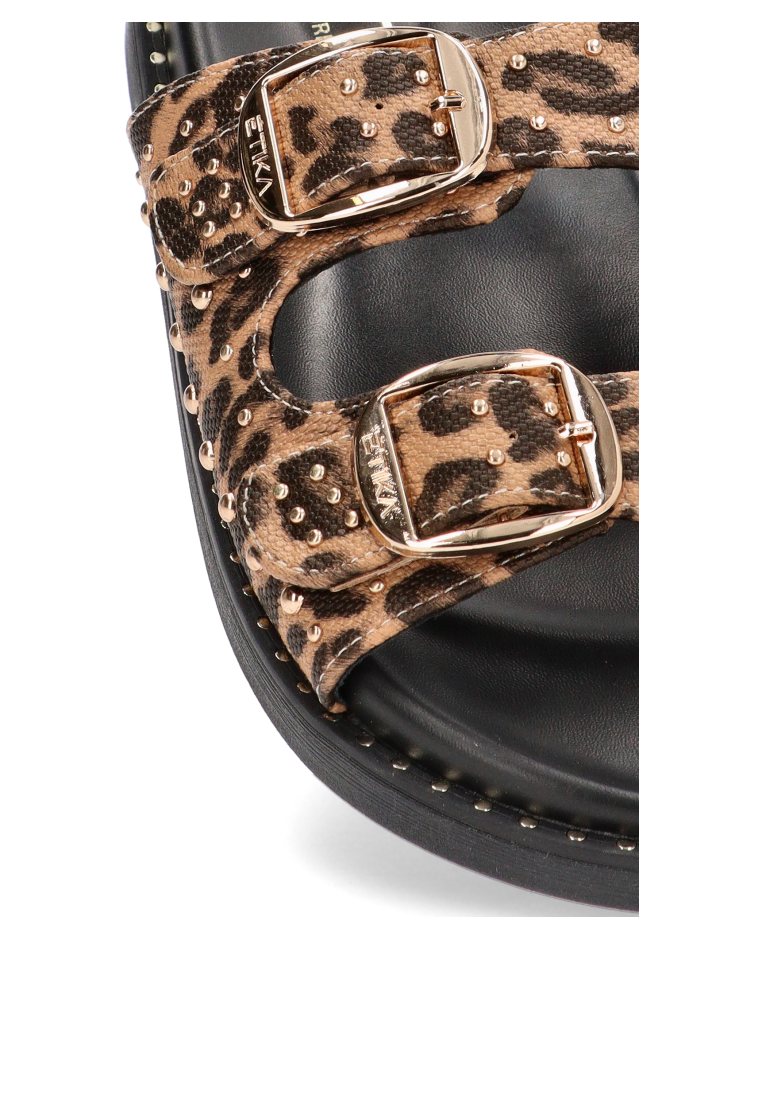 SANDALIA DE TACHAS YAROS 10072 ETIKA MUJER LEOPARDO