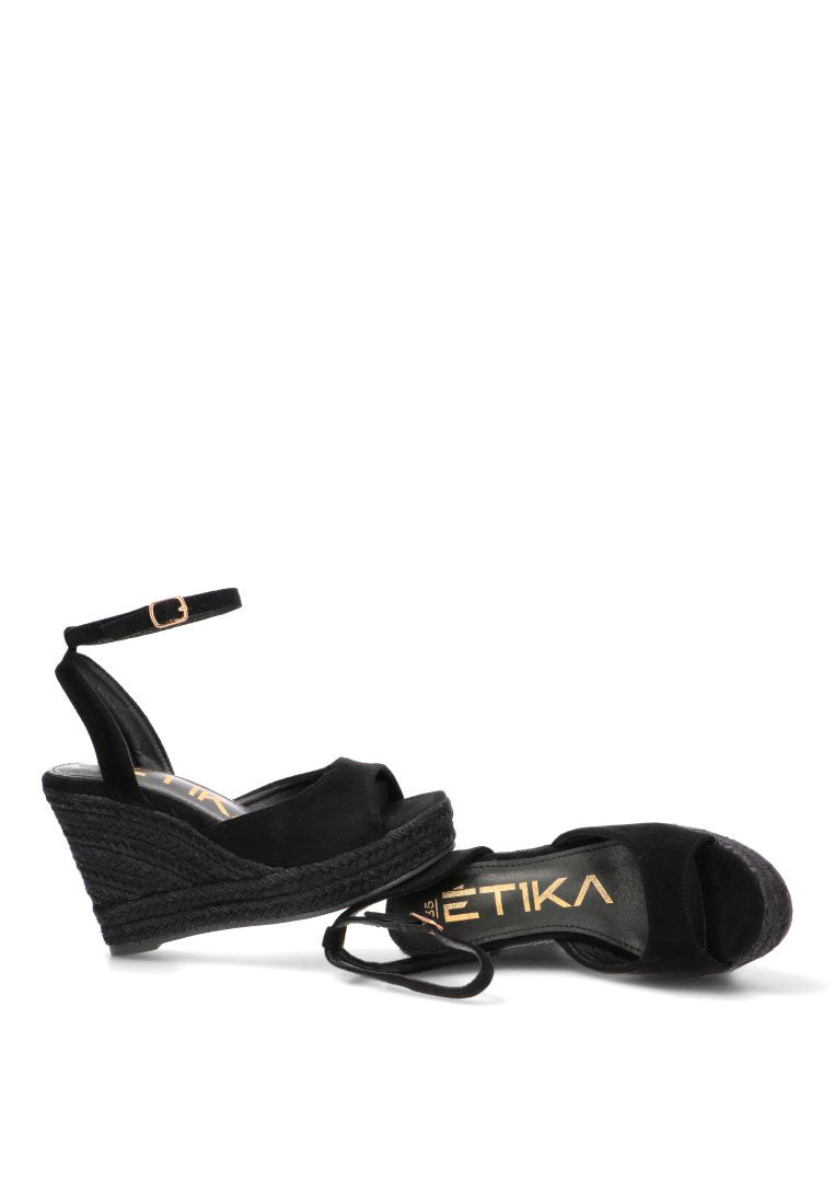 CUyA ALTA ANACAPRI 20061 ETIKA MUJER NEGRO