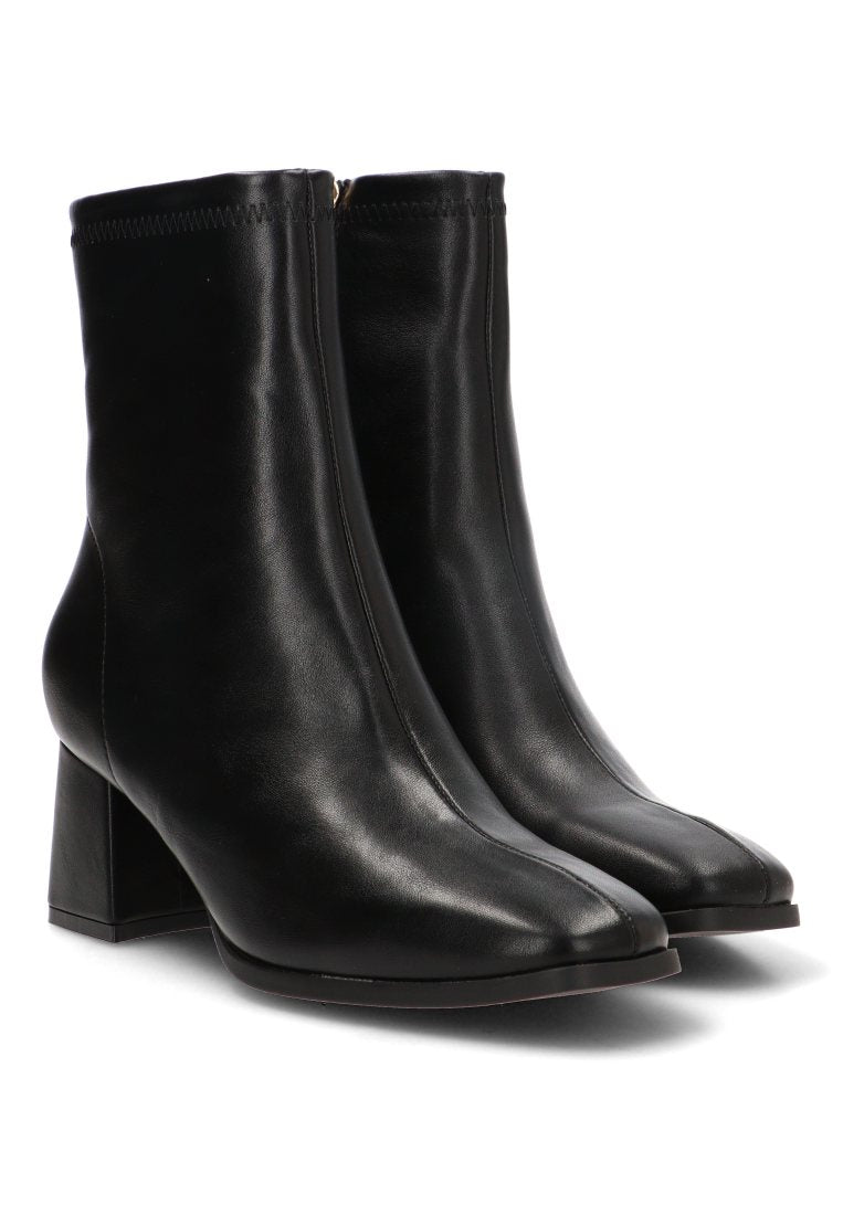 BOTIN 32012 ETIKA MUJER NEGRO