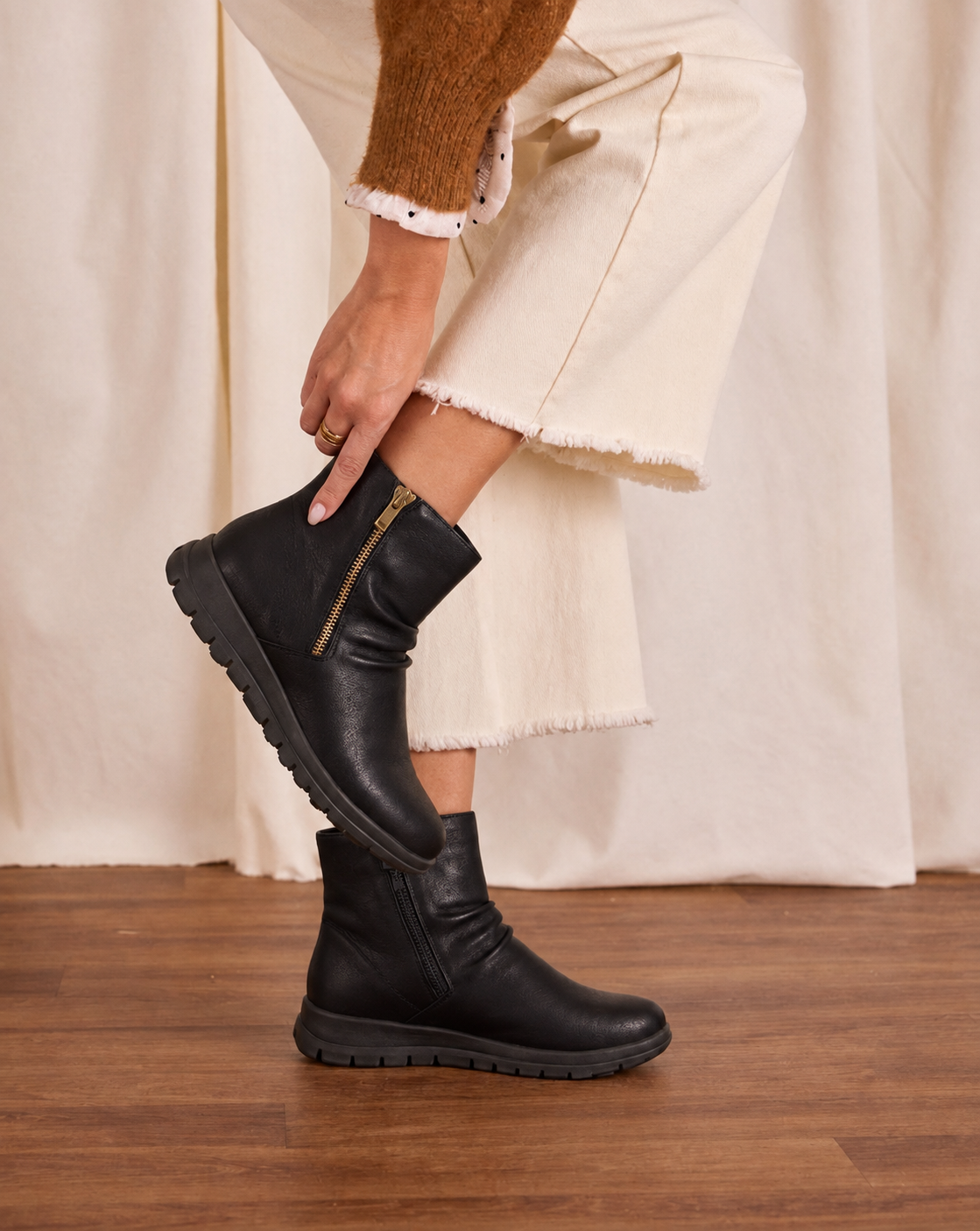 BOTIN FRUNCIDO CREMALLERA FLORAL 30051, ARMONY, MUJER, NEGRO