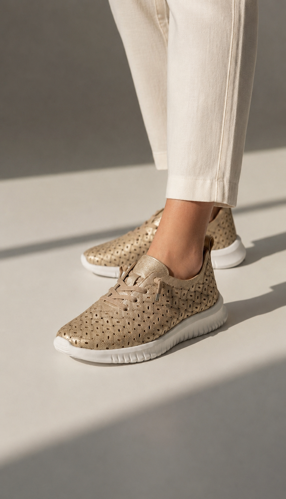DEPORTIVA CONFORT ARMONY FALÉSIA 68001 MUJER, ORO
